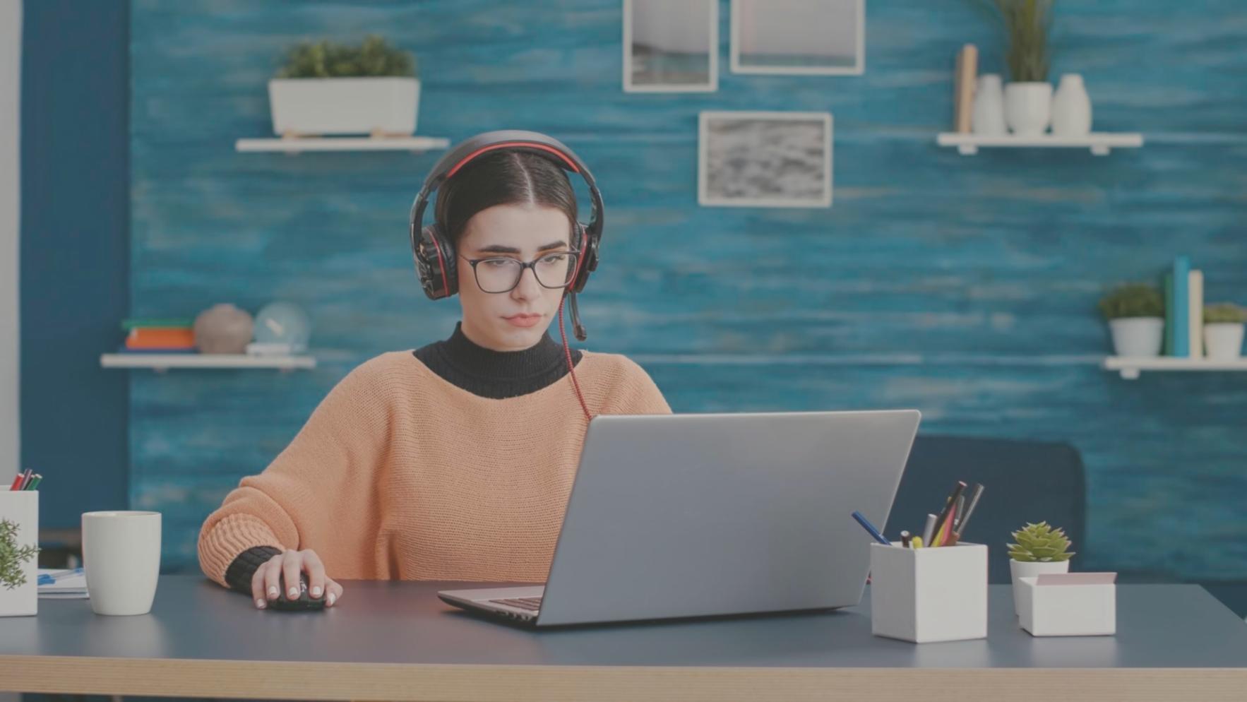 Studierende beim gemeinsamen Lernen von Finanzplanung